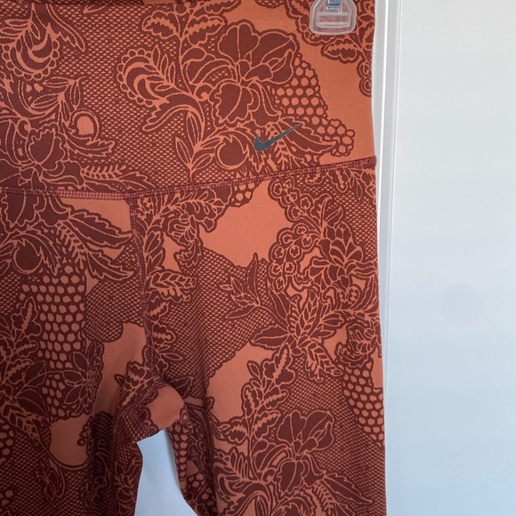 Nike Dri-Fit Burnt Orange Lace Print Leggings - Picture 5 of 8